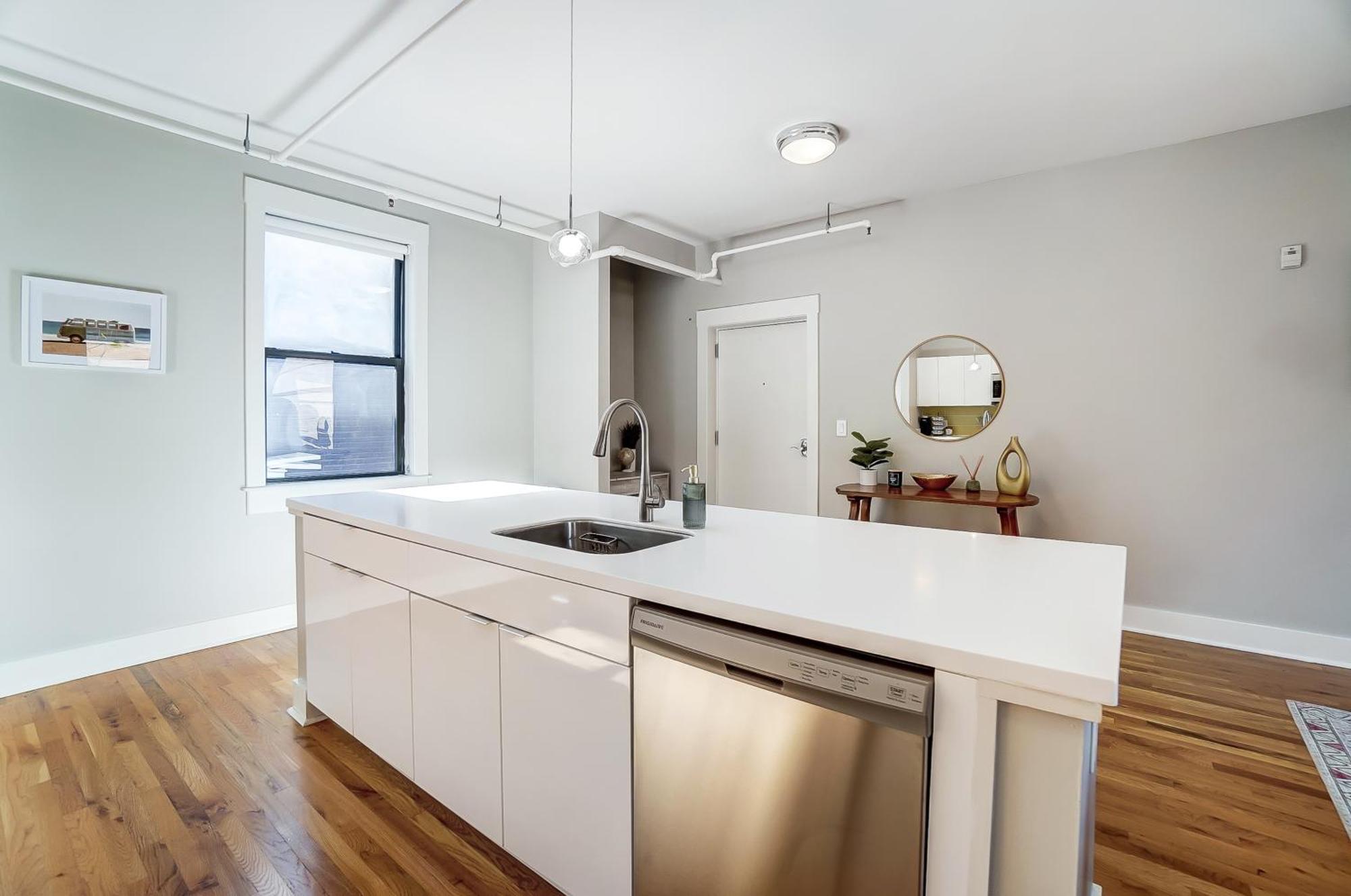 Sunny Downtown Apartment, Walk To Washington Park! Cincinnati Buitenkant foto
