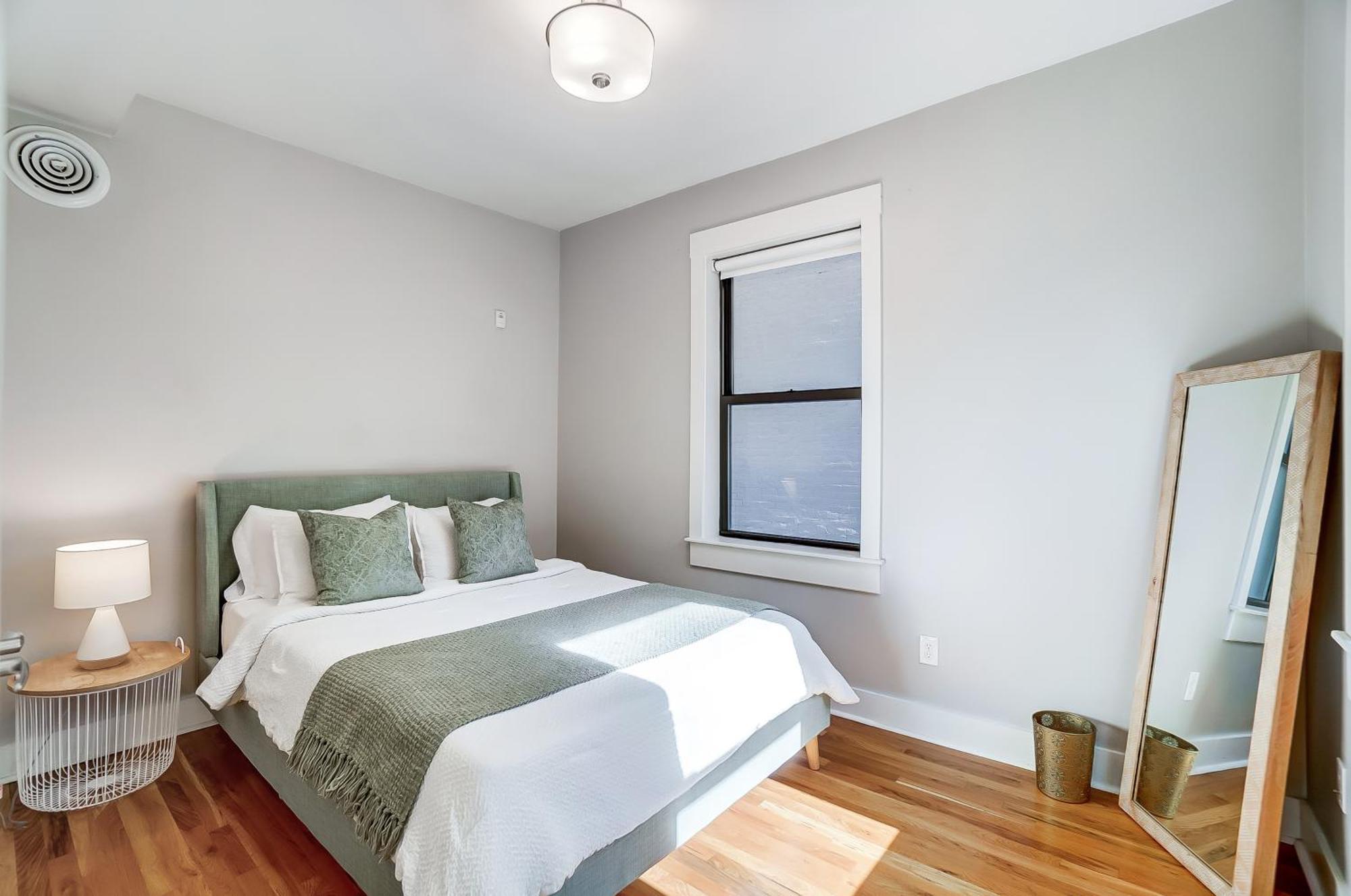 Sunny Downtown Apartment, Walk To Washington Park! Cincinnati Buitenkant foto