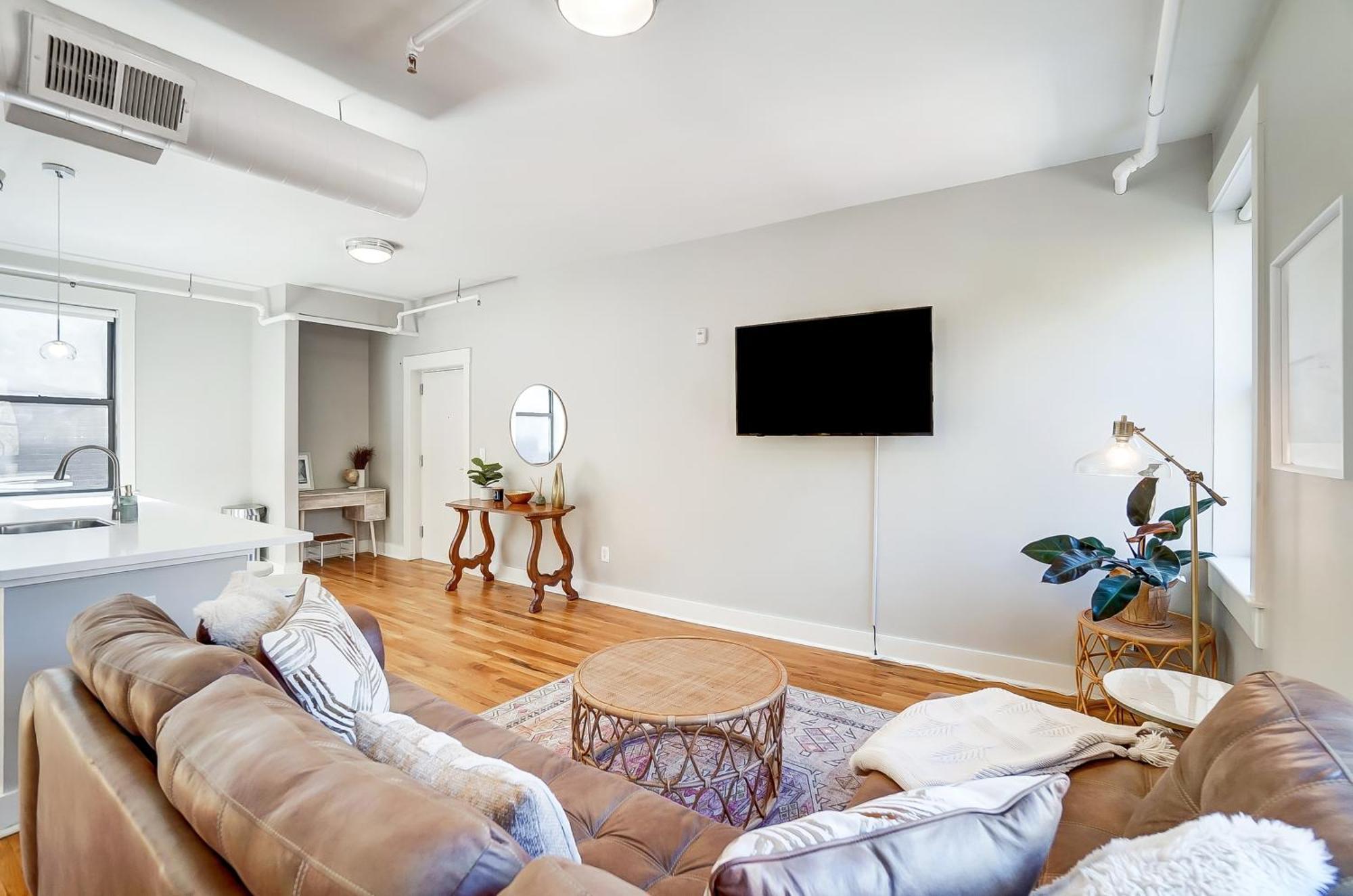 Sunny Downtown Apartment, Walk To Washington Park! Cincinnati Buitenkant foto